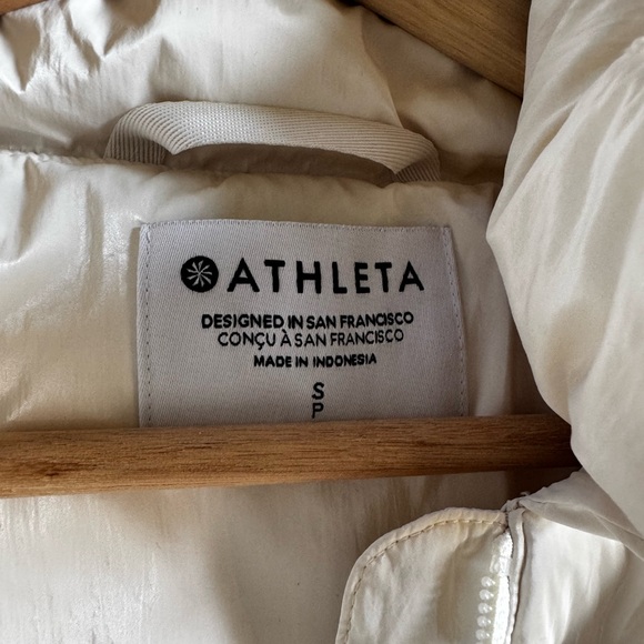 Athleta Summit Cropped Puffer in Off White - Picture 3 of 6